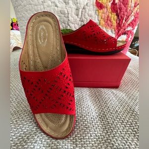 Atalina Wedge Slides NWOT